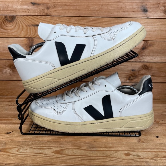 Veja Other - VEJA V 10 Trainers Size UK 9 Mens White Black Leather Lace Up Casual Low Shoes